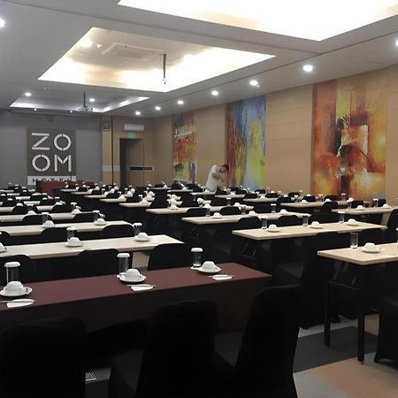 Zoom Dharmahusada Hotel Сурабая Екстериор снимка