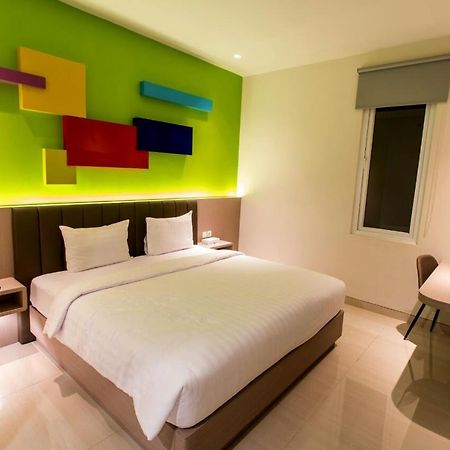 Zoom Dharmahusada Hotel Сурабая Екстериор снимка
