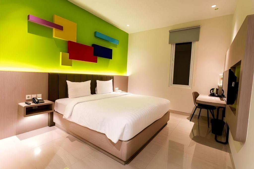Zoom Dharmahusada Hotel Сурабая Екстериор снимка