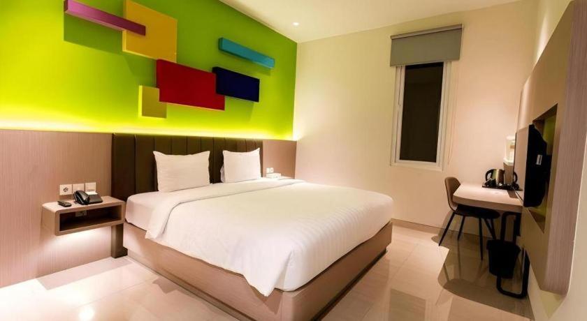 Zoom Dharmahusada Hotel Сурабая Екстериор снимка