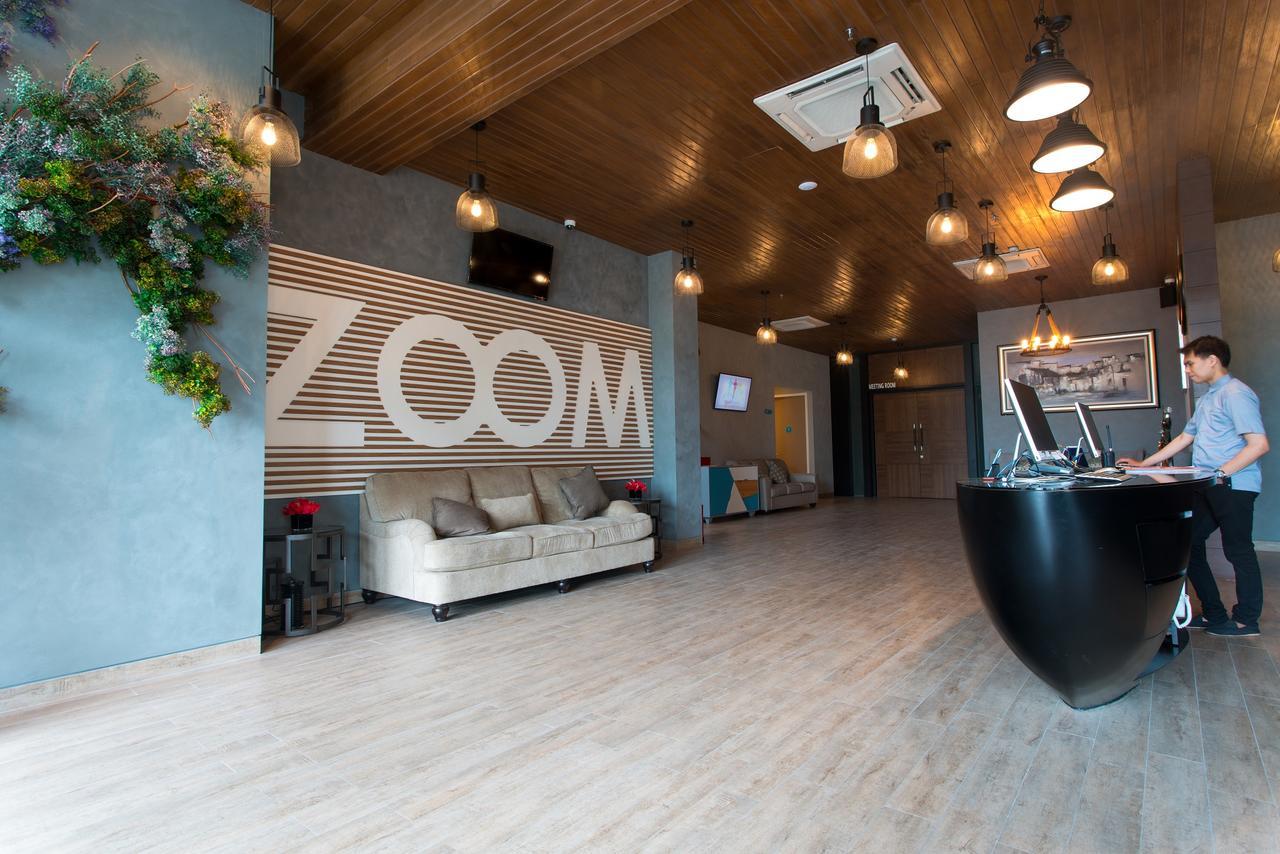 Zoom Dharmahusada Hotel Сурабая Екстериор снимка