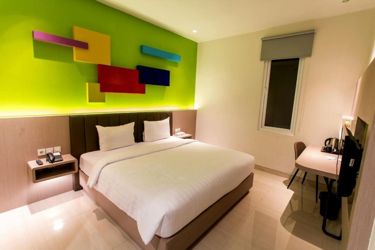 Zoom Dharmahusada Hotel Сурабая Екстериор снимка